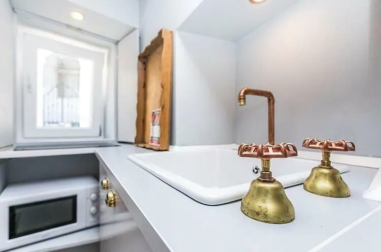 Unique Studio House | City Centre Lisboa بيت للعطل
